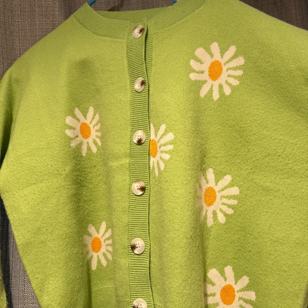 Thick Daisy Cardigan